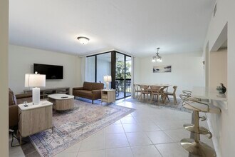 Building Photo - 825 Egret Cir