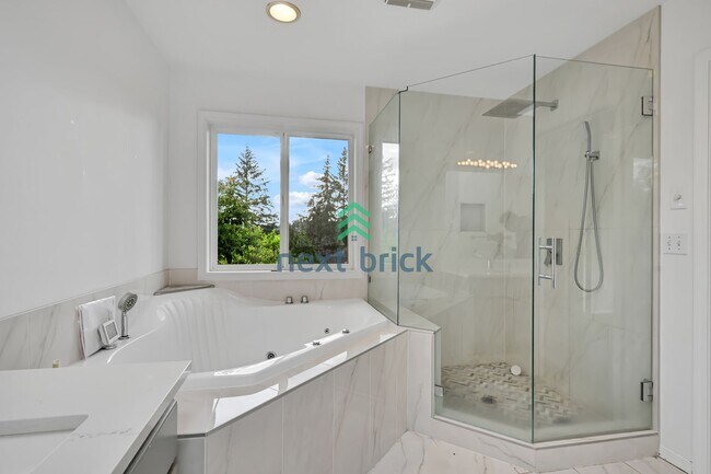 Foto del edificio - Beautiful home with 4 beds, 3.5 baths for ...