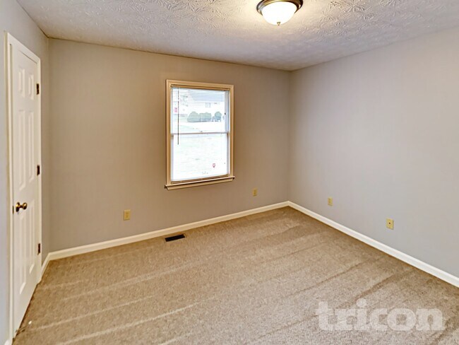 Building Photo - 2815 Club Forest Dr SE