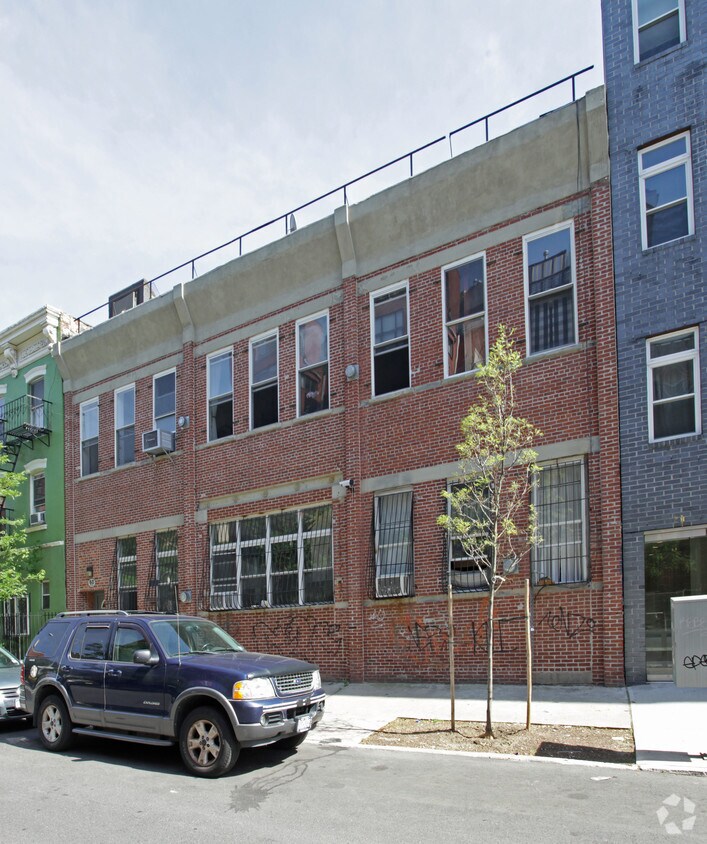 Foto principal - 60 Stagg St