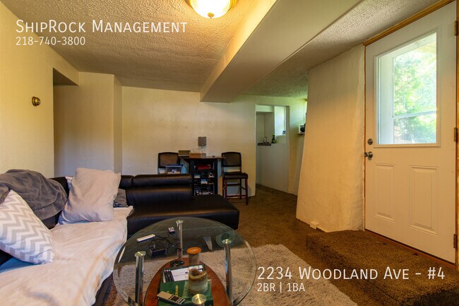 Foto del edificio - 2234 Woodland Ave