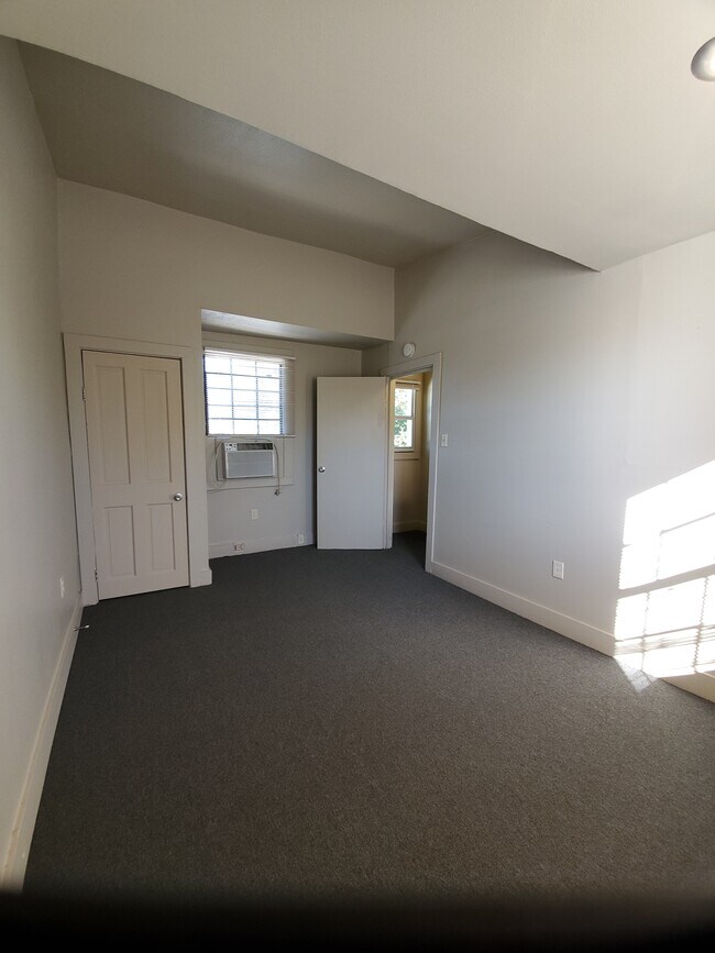 Building Photo - 1609 Hesiod St