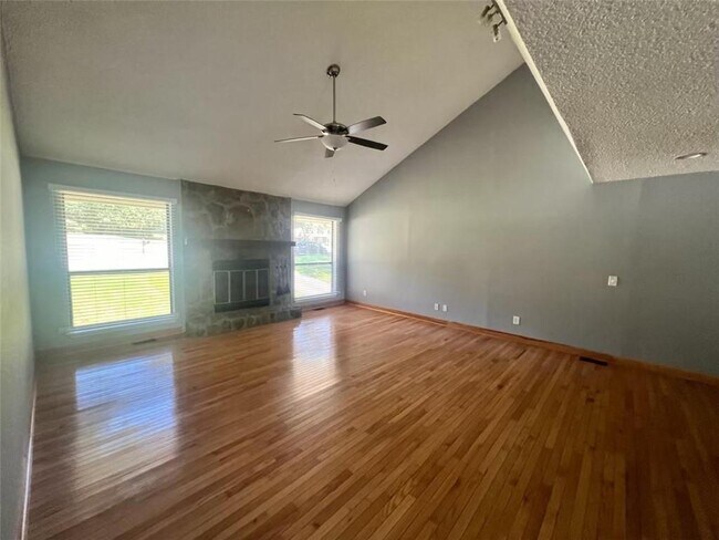 Building Photo - 145 Floss Flower Ct