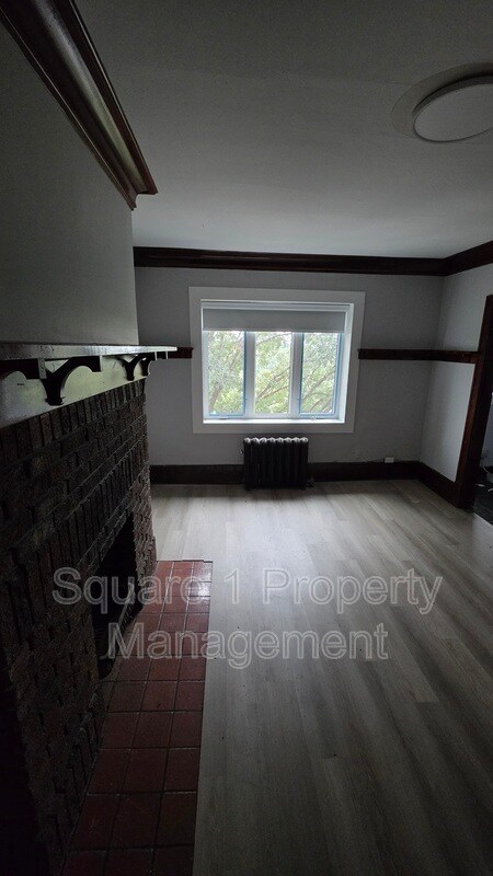 Photo du bâtiment - 11950-11100 100 Ave NW