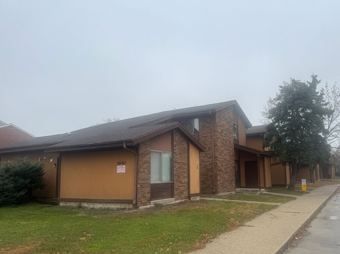 Foto del edificio - West Allis-3BD Townhouse