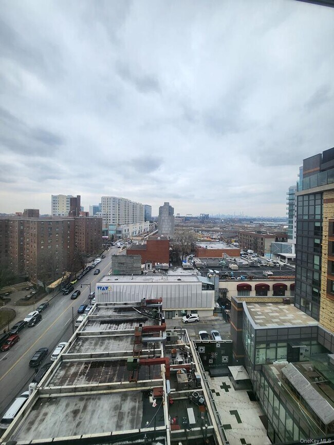 Foto del edificio - 39-16 Prince St