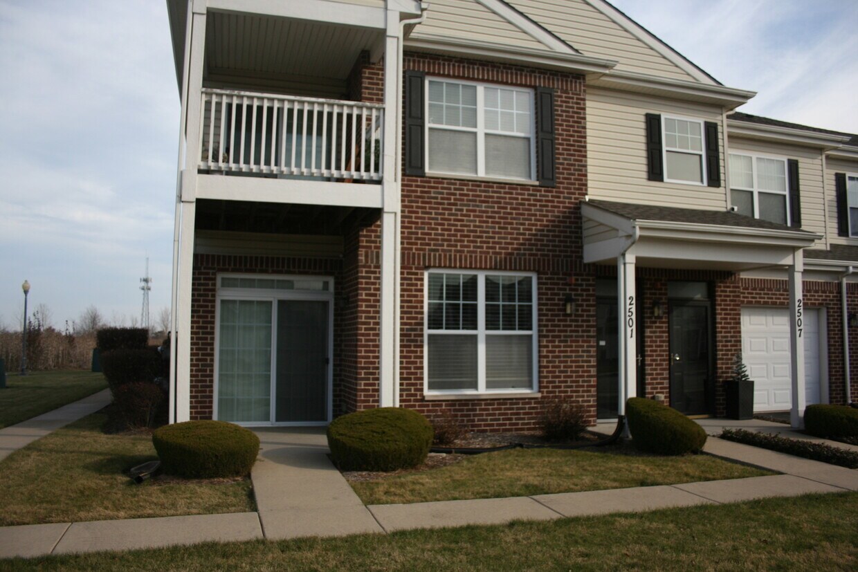 Primary Photo - 2501 Echelon Cir
