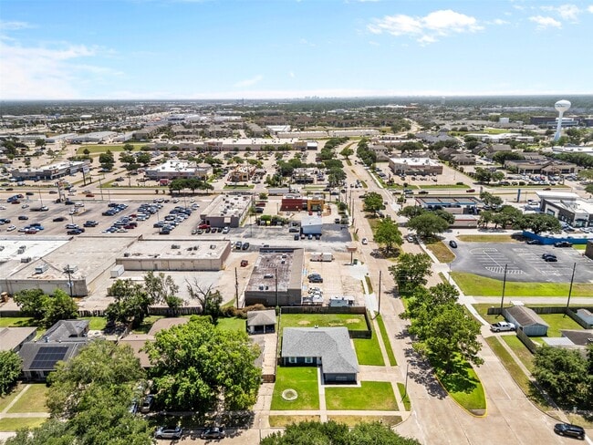 Foto del edificio - 327 Gentilly Dr