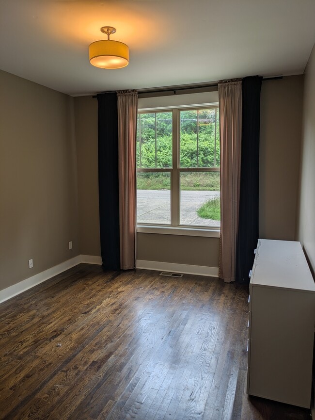 Building Photo - 2024B Straightway Ave
