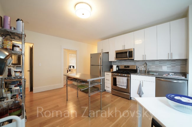 Building Photo - 319 Columbia St