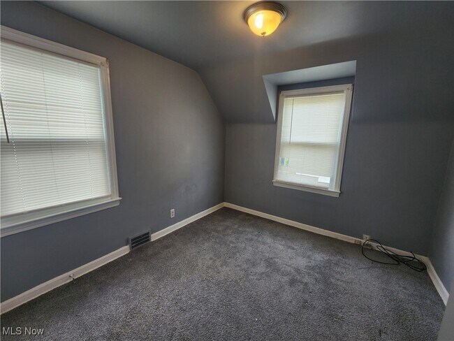 Foto del edificio - 17204 Walden Ave