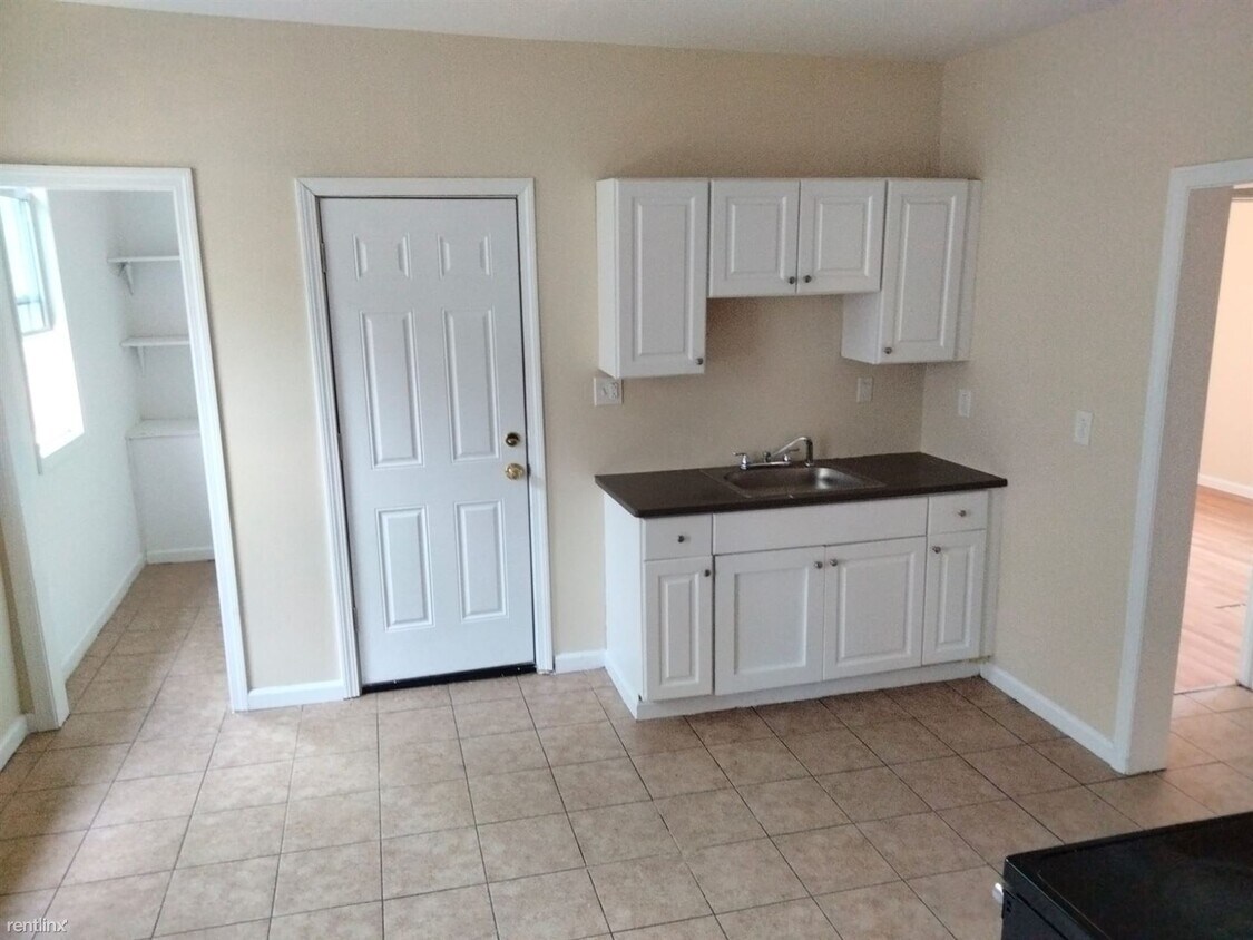Primary Photo - 3 br, 1 bath Townhome - 183 4th St 2nd Floor