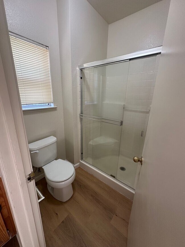 Foto del edificio - Great 1 Story Home with Lodi Schools, 2 Weeks Free Rent
