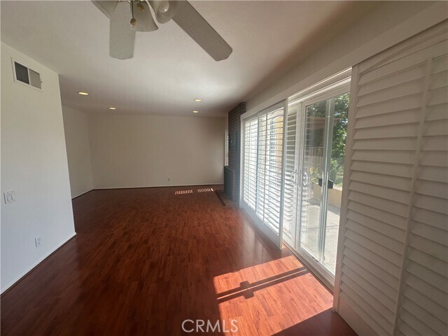 Foto del edificio - 4781 Logana Plaza