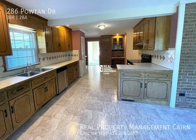 Building Photo - Spacious 3 Bedroom 2 Bath With 2 Car Garag...