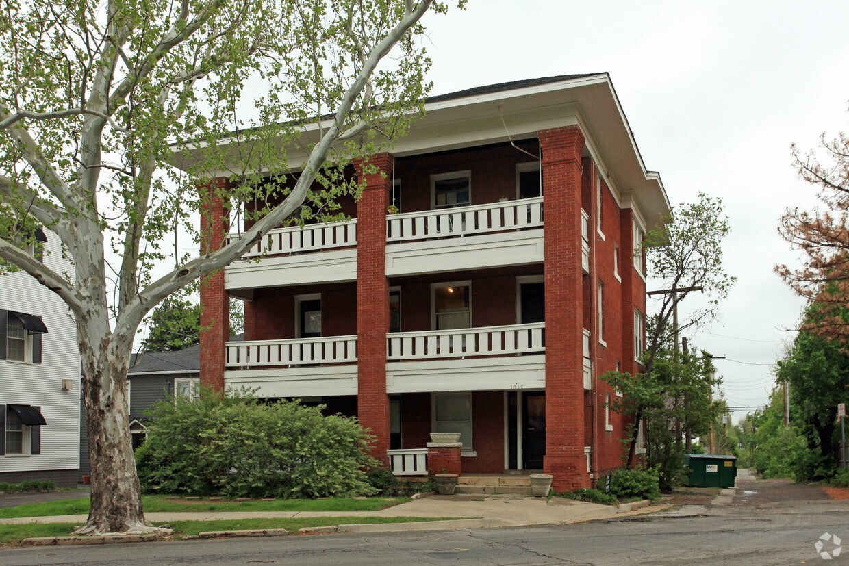 Primary Photo - 1814 N Shartel Ave