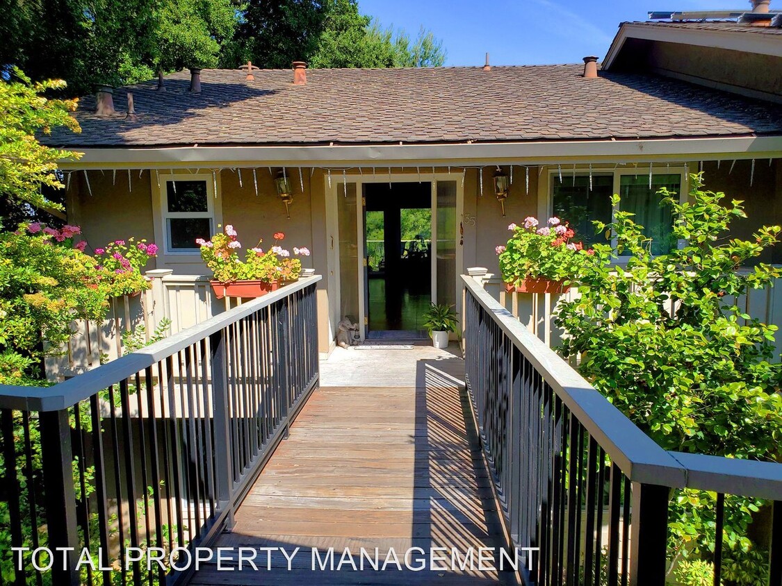 Foto principal - 15400 Winchester Blvd