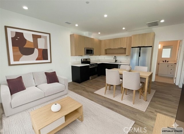 Primary Photo - 23924 Hamlin St