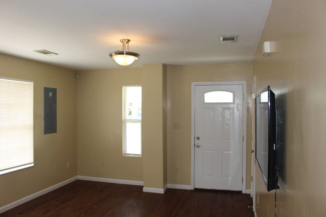 Building Photo - 159 American Ave
