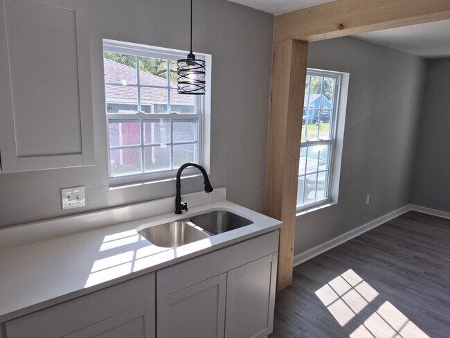 Foto del edificio - 4858 Sheridan Dr