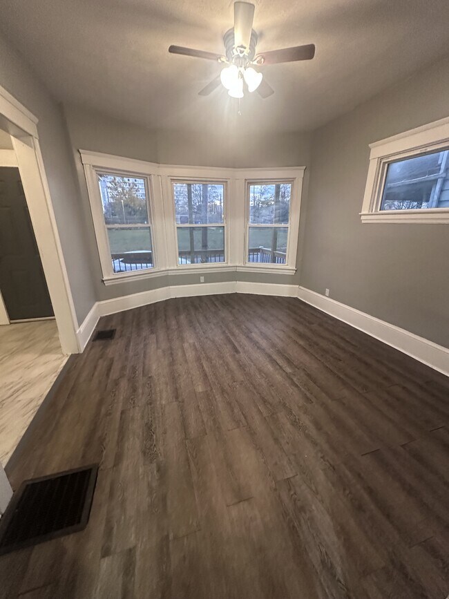 Foto del edificio - 9415 Edmunds Ave