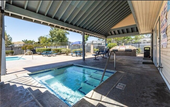 Building Photo - 4887 Village Green Way