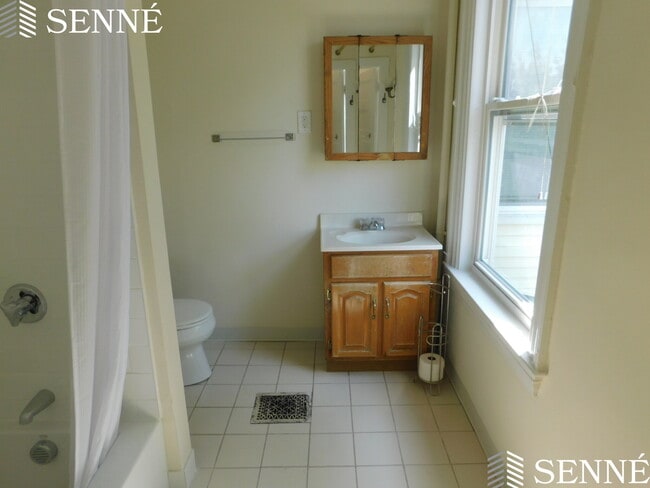 Building Photo - 19 Garfield St