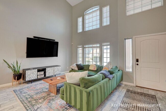 Foto del edificio - 3941 Equinox Ct