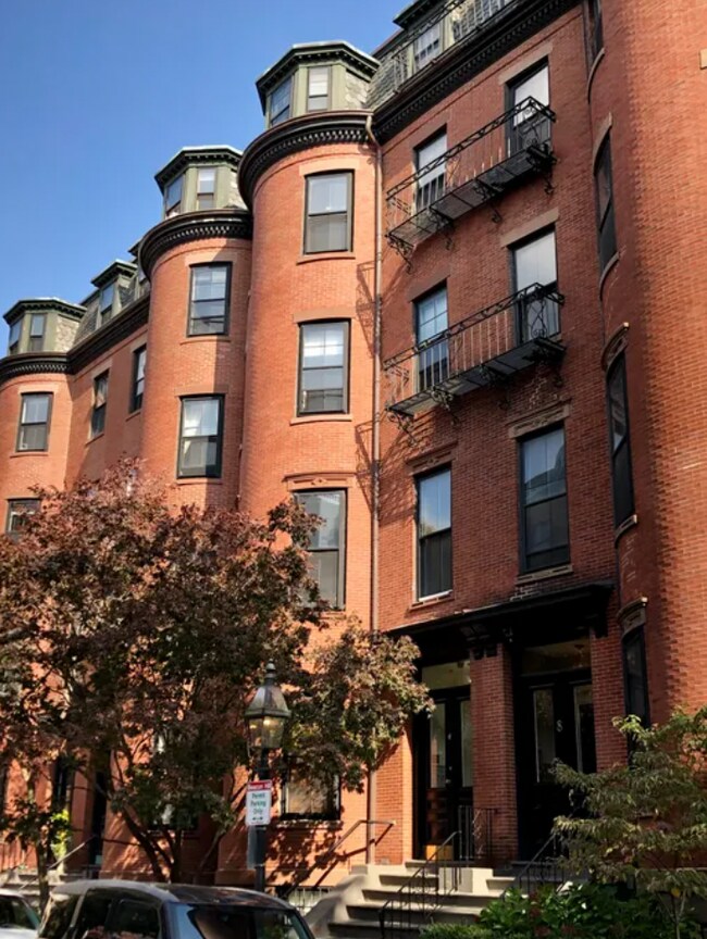 Building Photo - 8 Brimmer St