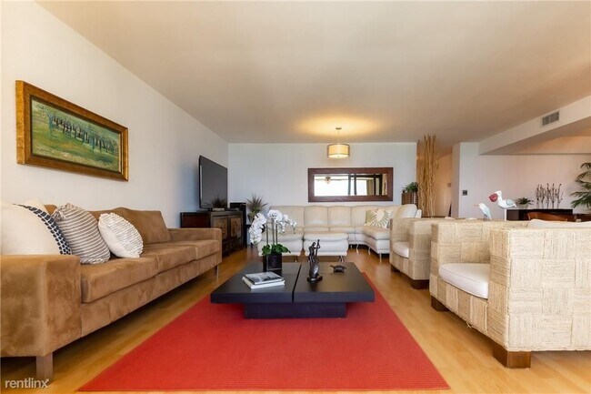 Foto del edificio - 2 br, 2 bath Condo - 1905 N Ocean Blvd