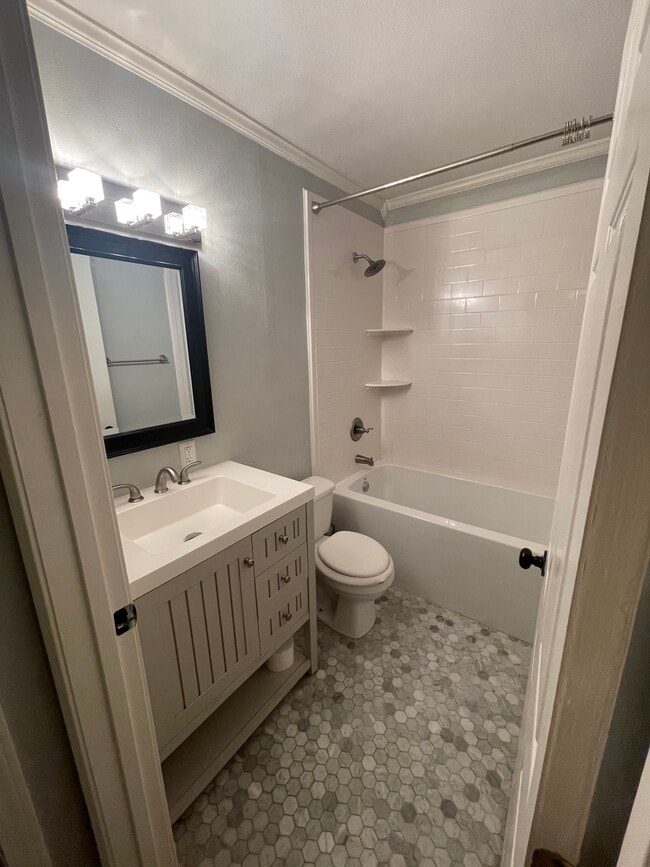 Bathroom - 925 Tyler Ave