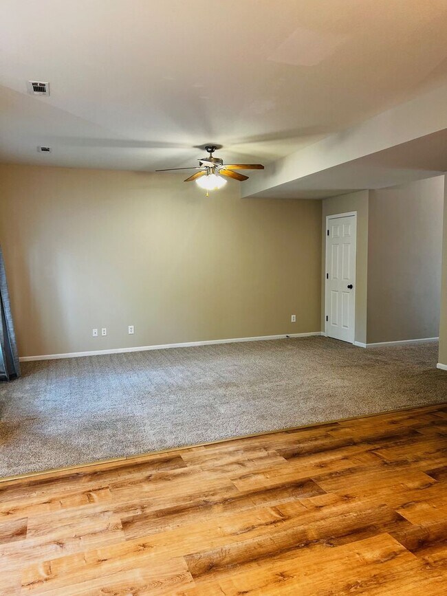 Building Photo - Charming 3-Bedroom Home with Modern Amenit...