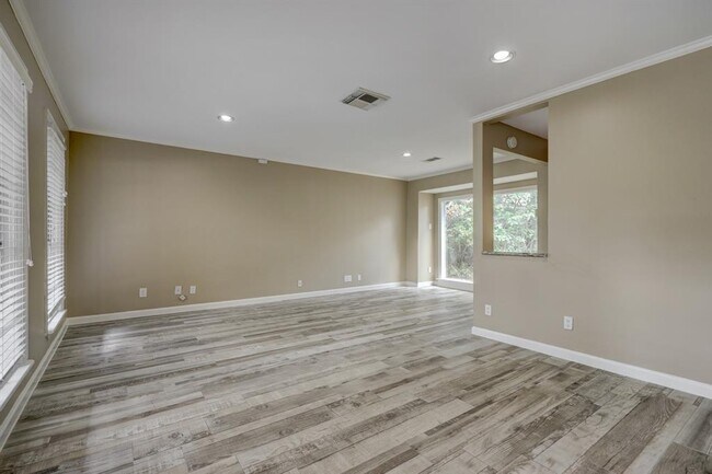 Building Photo - 5502 Lincrest Ln