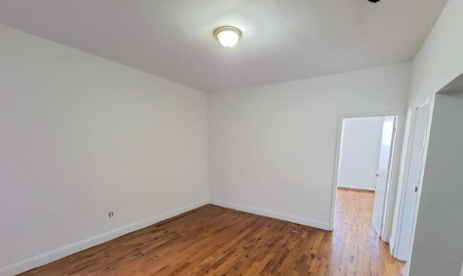 Building Photo - 300 S 11th St