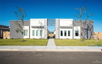 Building Photo - 7 E Walnut Ave