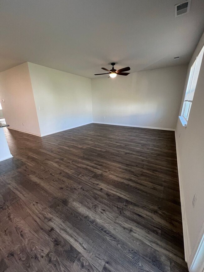 Foto del edificio - 3BD/ 2BA house in Forestbrook Cove