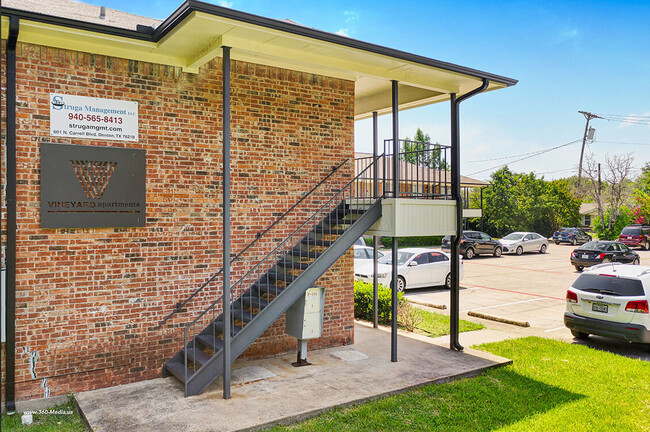 Building Photo - Vineyard Apartments