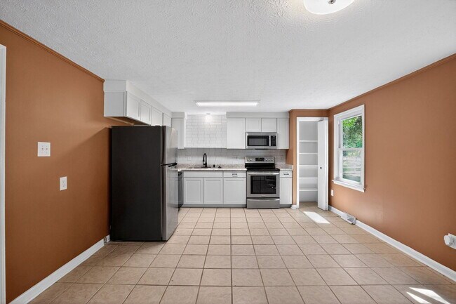 Building Photo - 22929 Town Creek Dr