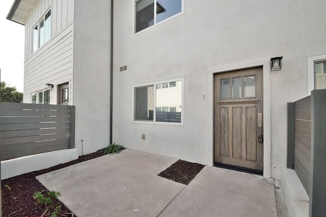 Building Photo - 1335 Manhattan Beach Blvd