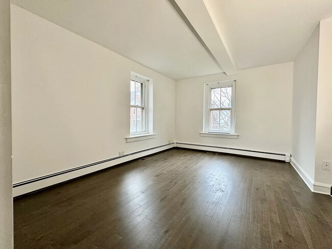 Dormitorio - 420 W Chestnut St
