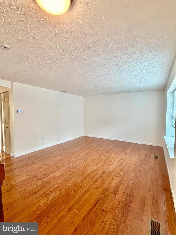 Foto del edificio - 1234 Elm Grove Cir