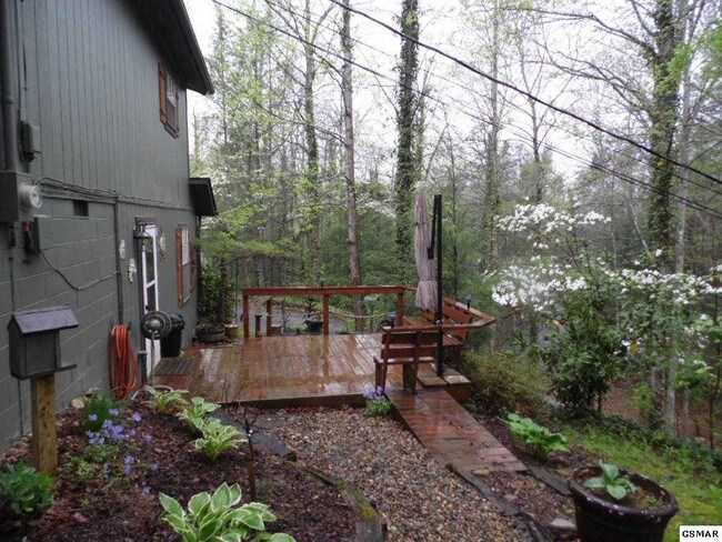 Foto del edificio - 517 Bettis Dr