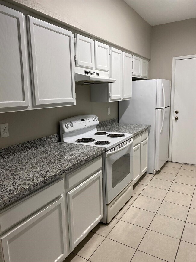 Building Photo - 7352 Regency Square Ct