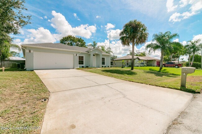 Foto del edificio - 747 Altara Ln NE