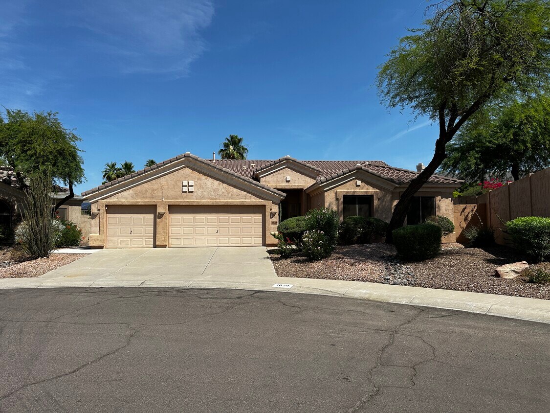 Primary Photo - 1620 W Nighthawk Way