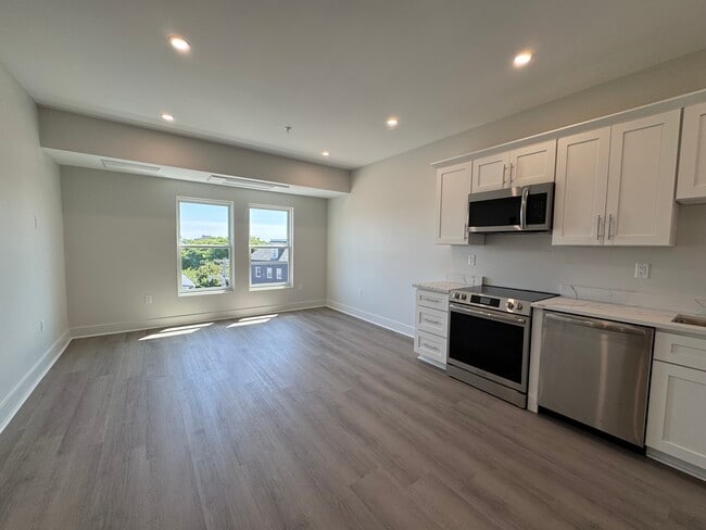 Building Photo - 386 Atwells Ave