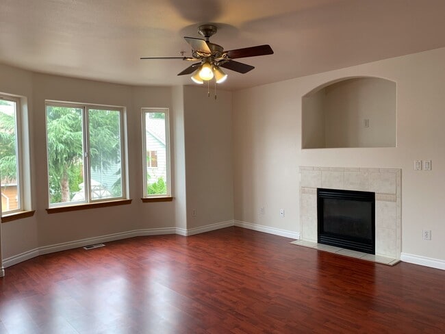 Photo - Split Level 4-bedroom, 3-bathroom Home in ...