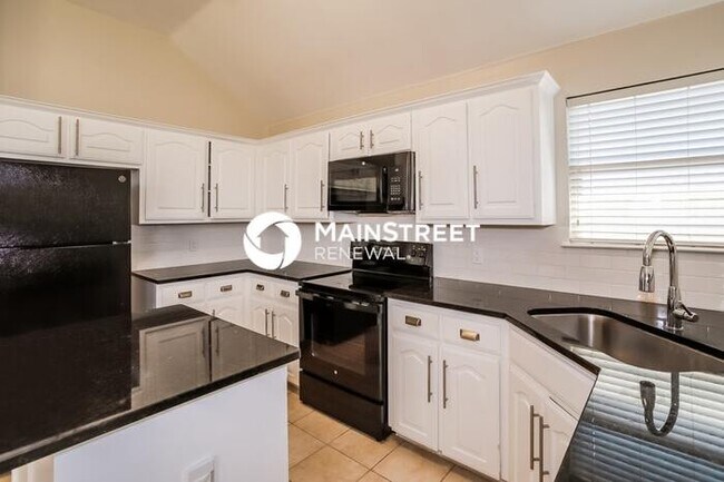Building Photo - 3 Bedroom Pet-Friendly Home in Edmond, OK with Main Street Renewal