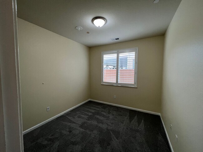 Foto del edificio - Newer 4-bedroom Single Story home in Manteca!