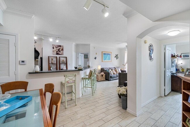 https://tours.photostetic.com/v/FQFfbtg - 9172 Collins Ave Apartment